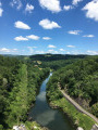 Vallée de la Cère, vue depuis le barrage de Saint-Étienne-Cantalès