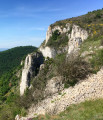 Versant Ouest du rocher de Turon, le Serre Bochon en arrière plan Versant Ouest du rocher de Turon, le Serre Bochon en arrière plan