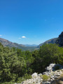 Le village nuragique de Tiscali par la vallée de Lainattu Le village nuragique de Tiscali par la vallée de Lainattu