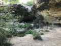 Vue d'ensemble de la grotte-cascade Vue d'ensemble de la grotte-cascade
