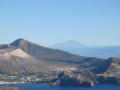 vue de vulcano etna en arri&egrave;re plan