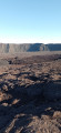 Vue depuis le pied du volcan vers le mur