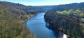Vue du belvédère du Cassecou sur La Creuse, la passerelle himalayenne et les tours de Châteaubrun