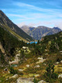 Vue sur le lac de Gaube en montant au refuge des Oulettes