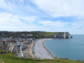 Vue sur Étretat et la Porte d'Aval