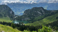 Vue sur Hinderstockensee depuis les hauteurs