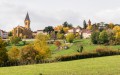 Vue sur l'église et le château de Bully