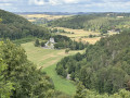 Vue sur la vall&eacute;e de la Lesse &agrave; partir du Rocher &agrave; Pic
