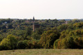 Vue sur le donjon de Châteaubrun et Cuzion