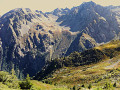 Vue sur le Refuge Jean Collet, le Vallon du col de la Mine de Fer et &agrave; droite le Rocher de l'Homme