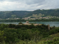 Vue sur le Rhône et le château de Serves