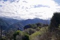 Vue sur les massifs enneigés.