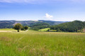 Weite Blicke &uuml;ber die H&uuml;gellandschaft der Region